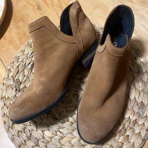 SOREL Lolla cut out booties